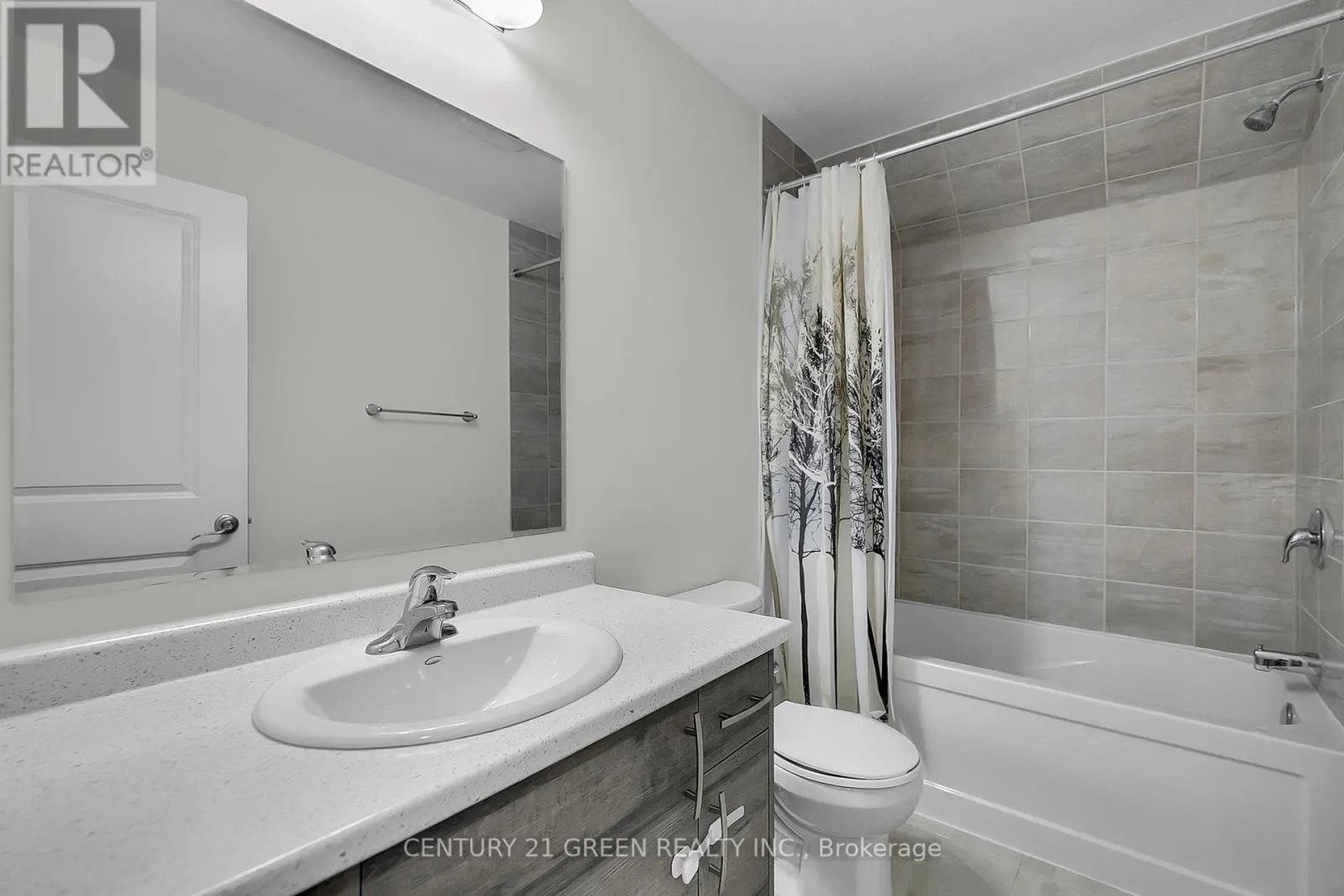 32 - 261 WOODBINE AVENUE