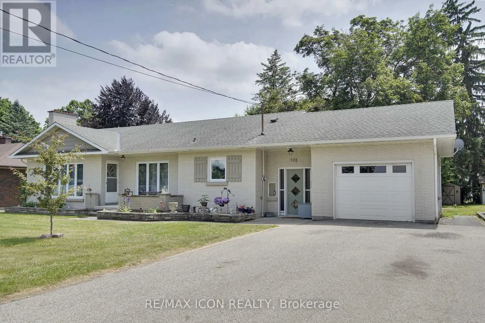 103 BROCK STREET E
