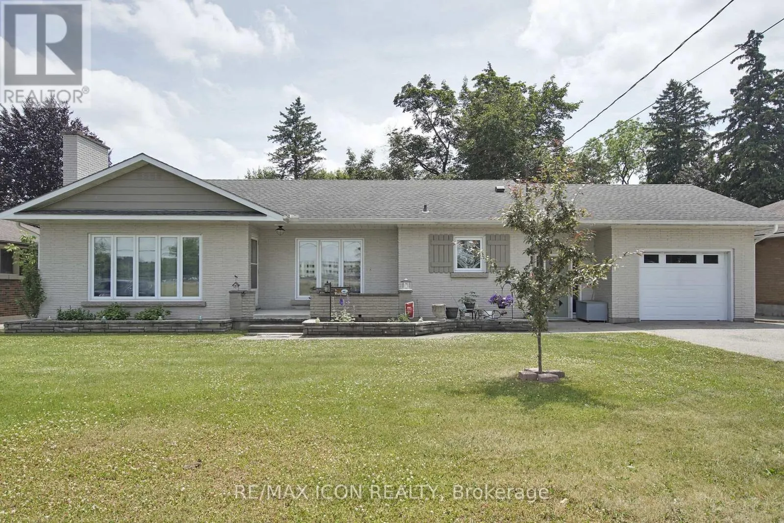 103 BROCK STREET E