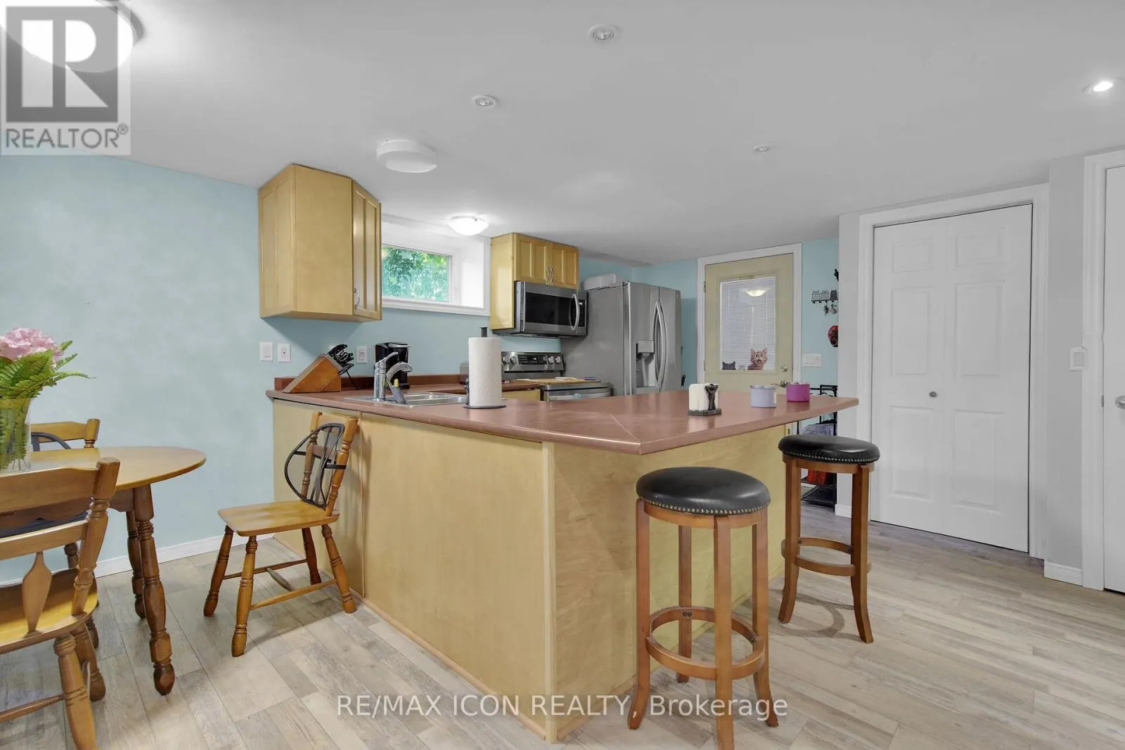 103 BROCK STREET E