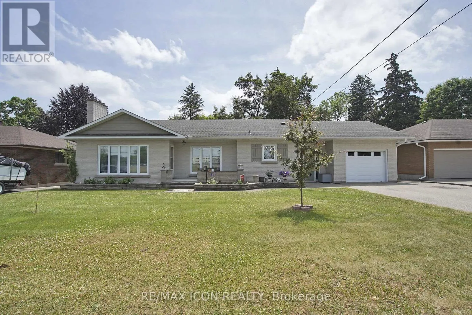 103 BROCK STREET E