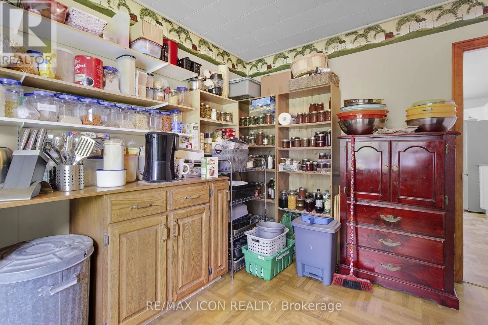 103 BROCK STREET E