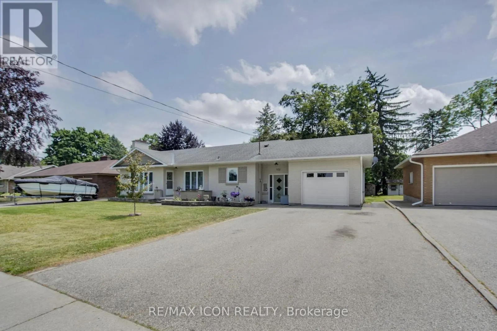 103 BROCK STREET E