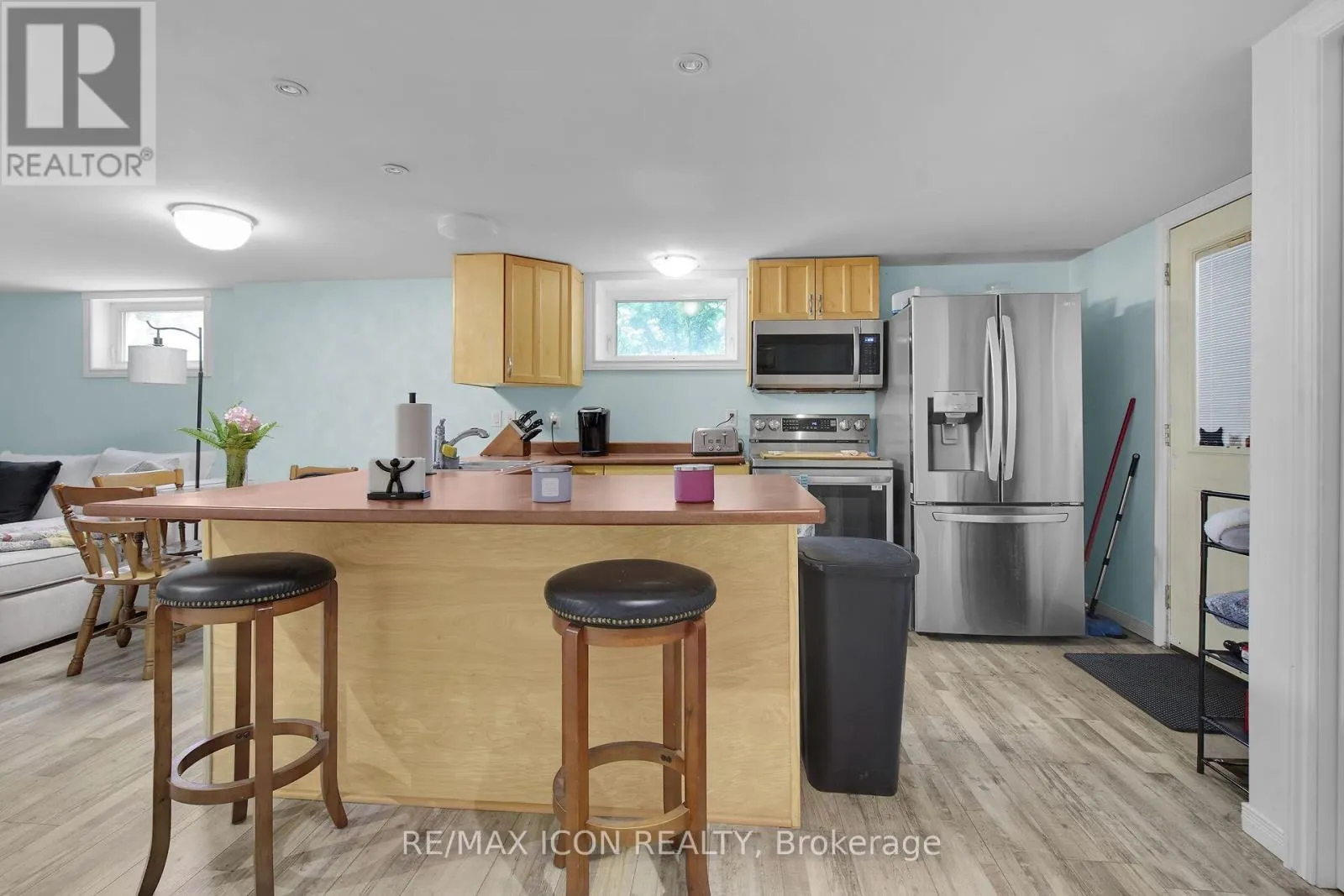 103 BROCK STREET E