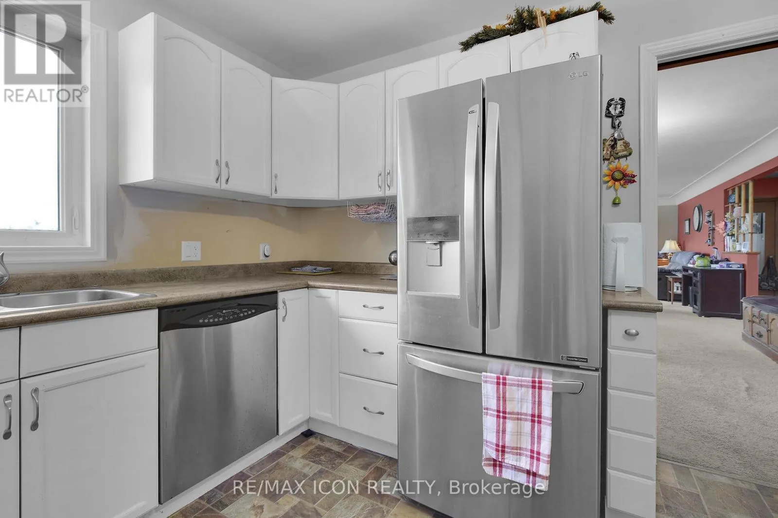 103 BROCK STREET E