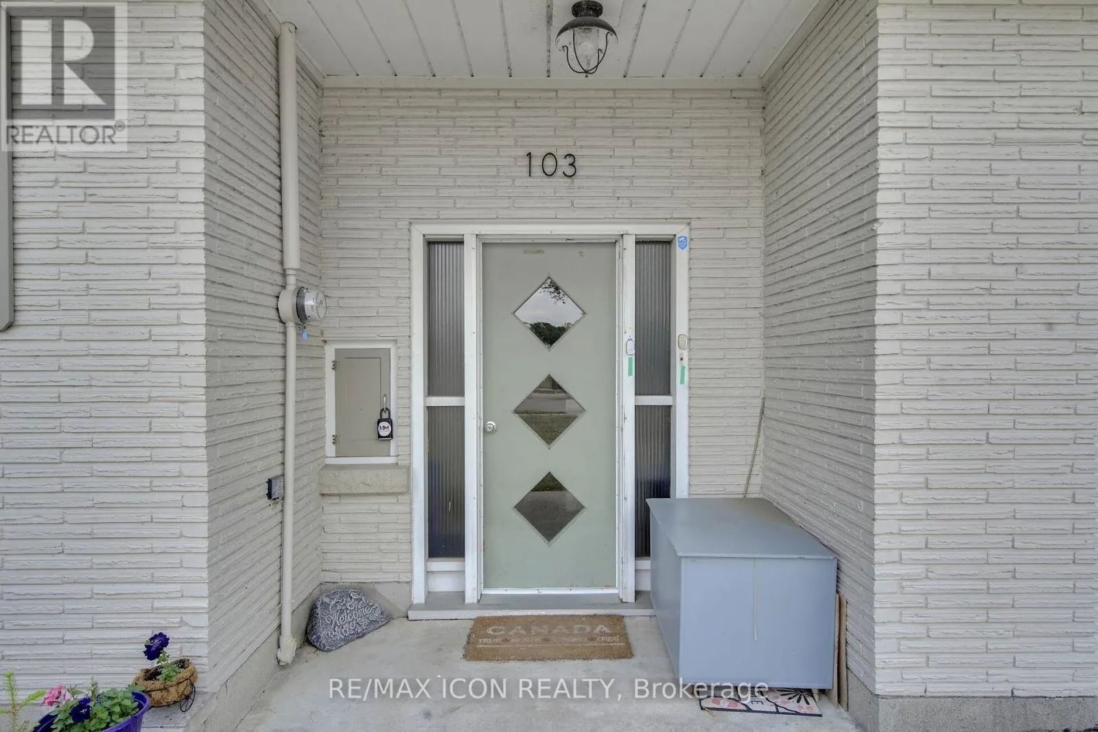 103 BROCK STREET E