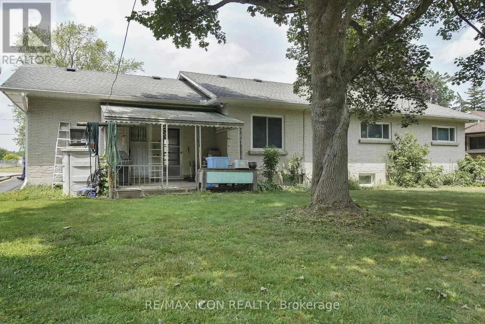 103 BROCK STREET E
