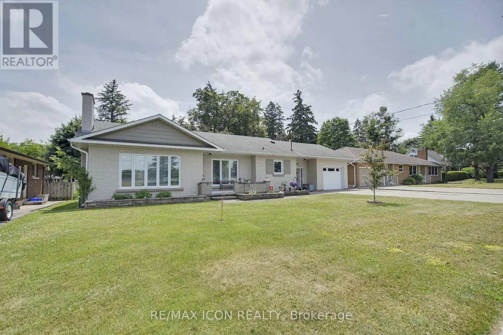 103 BROCK STREET E