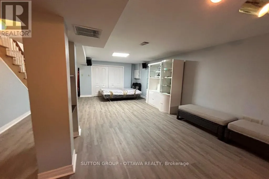 32 CELLINI COURT W