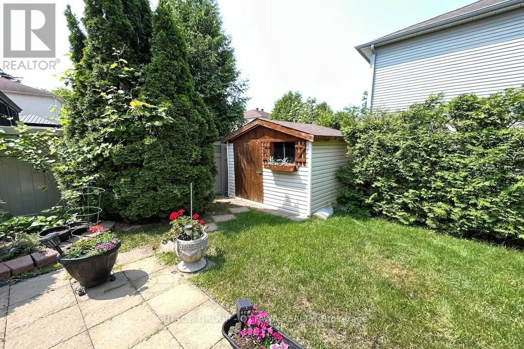 32 CELLINI COURT W