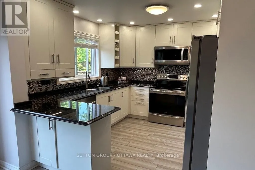 32 CELLINI COURT W