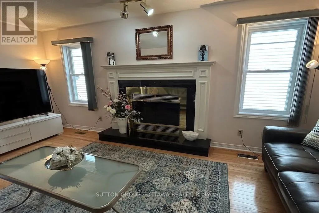 32 CELLINI COURT W