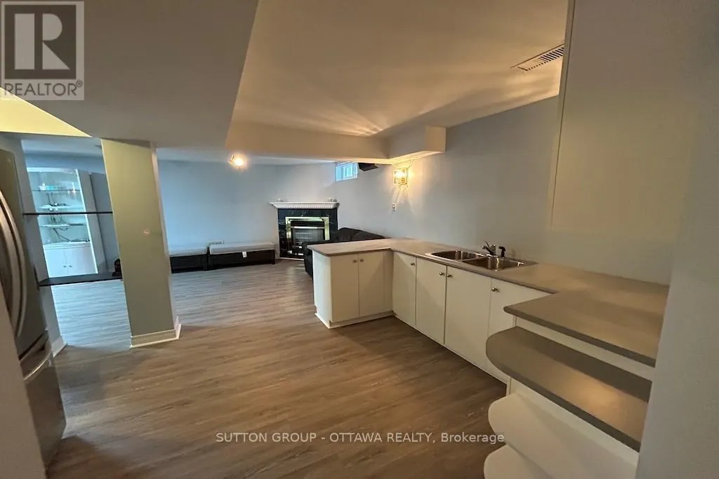 32 CELLINI COURT W