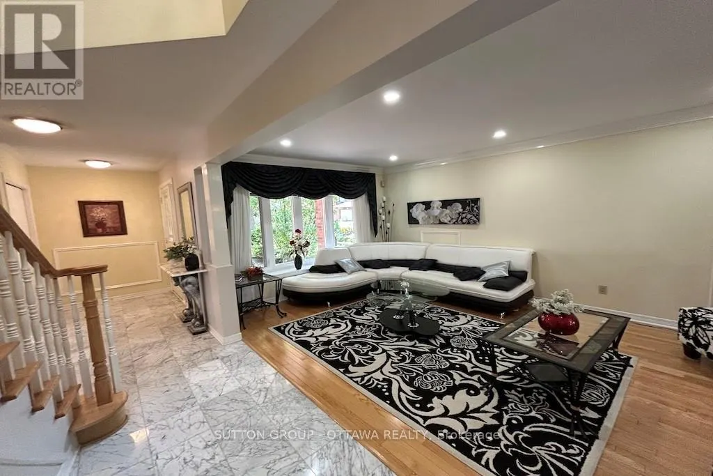 32 CELLINI COURT W