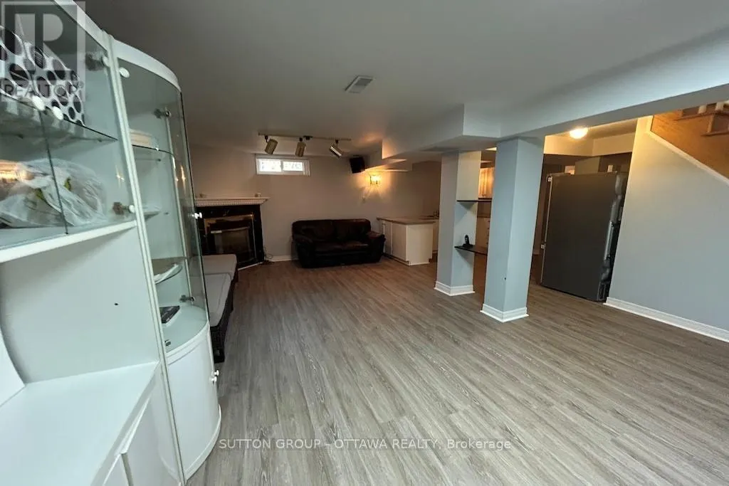 32 CELLINI COURT W
