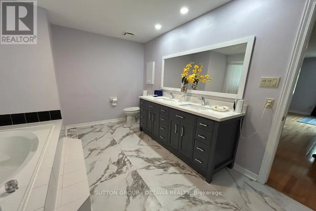 32 CELLINI COURT W
