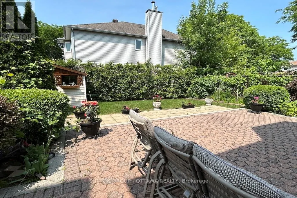 32 CELLINI COURT W