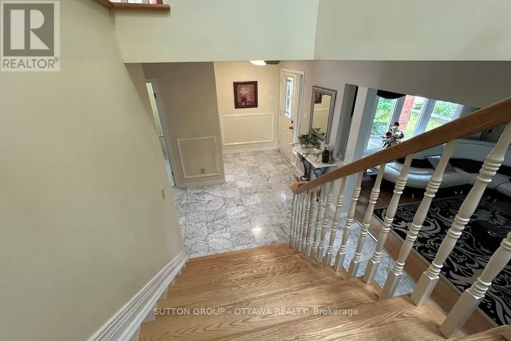 32 CELLINI COURT W