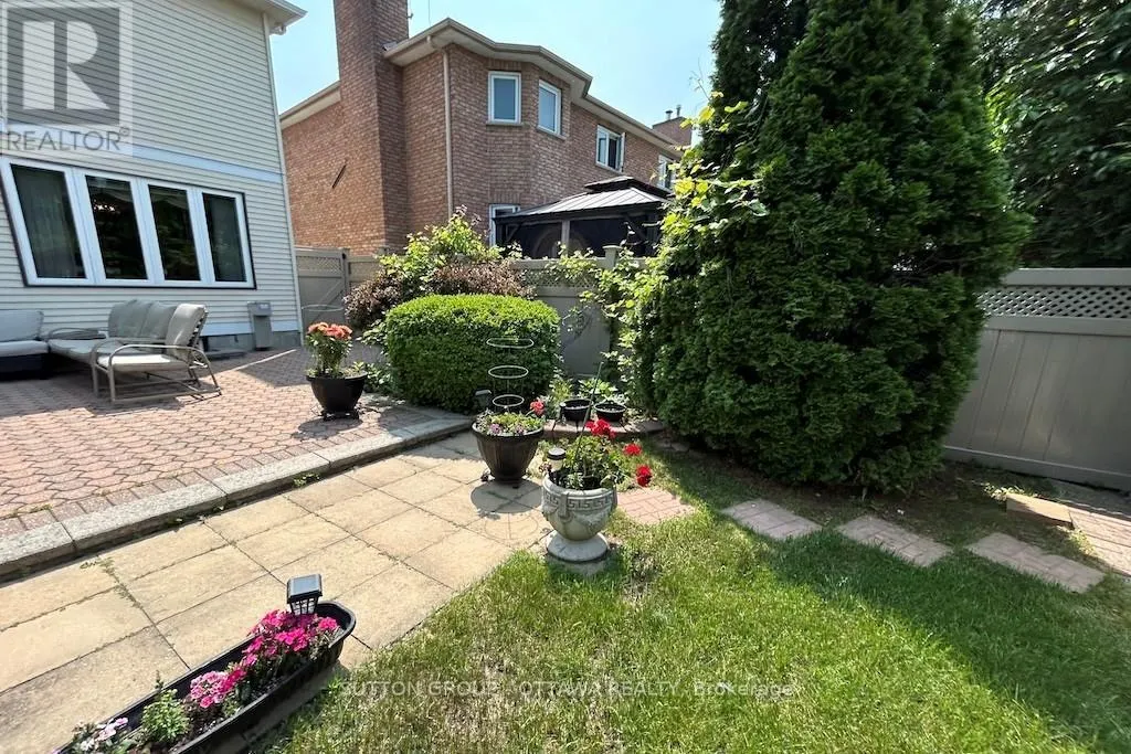 32 CELLINI COURT W