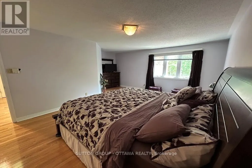 32 CELLINI COURT W
