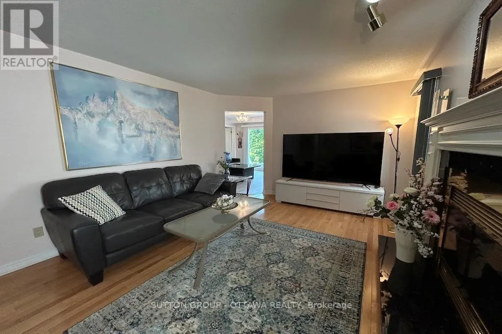 32 CELLINI COURT W