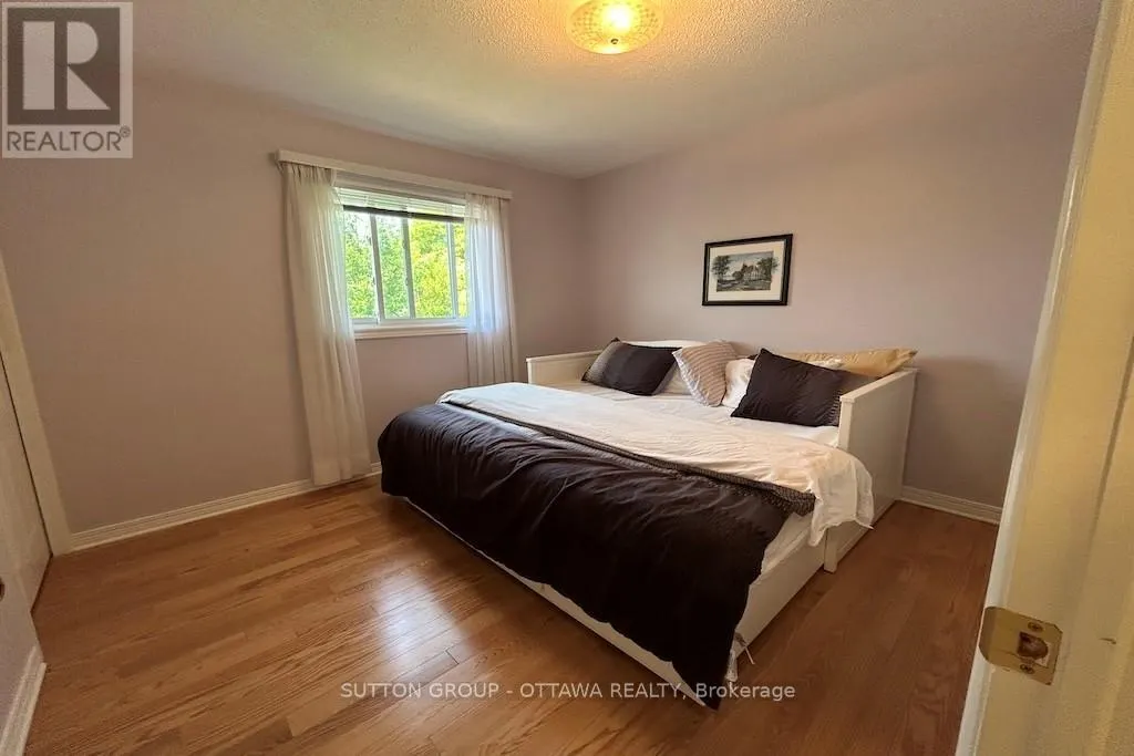 32 CELLINI COURT W