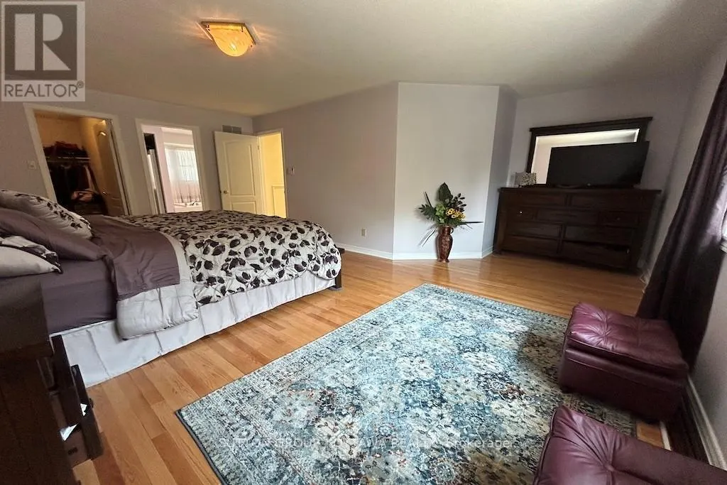 32 CELLINI COURT W