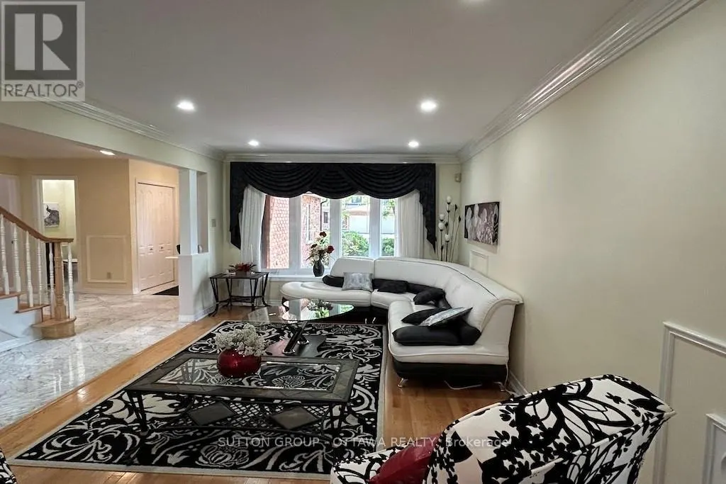 32 CELLINI COURT W