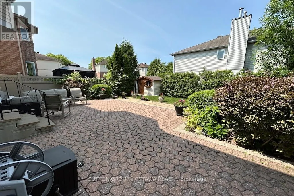 32 CELLINI COURT W
