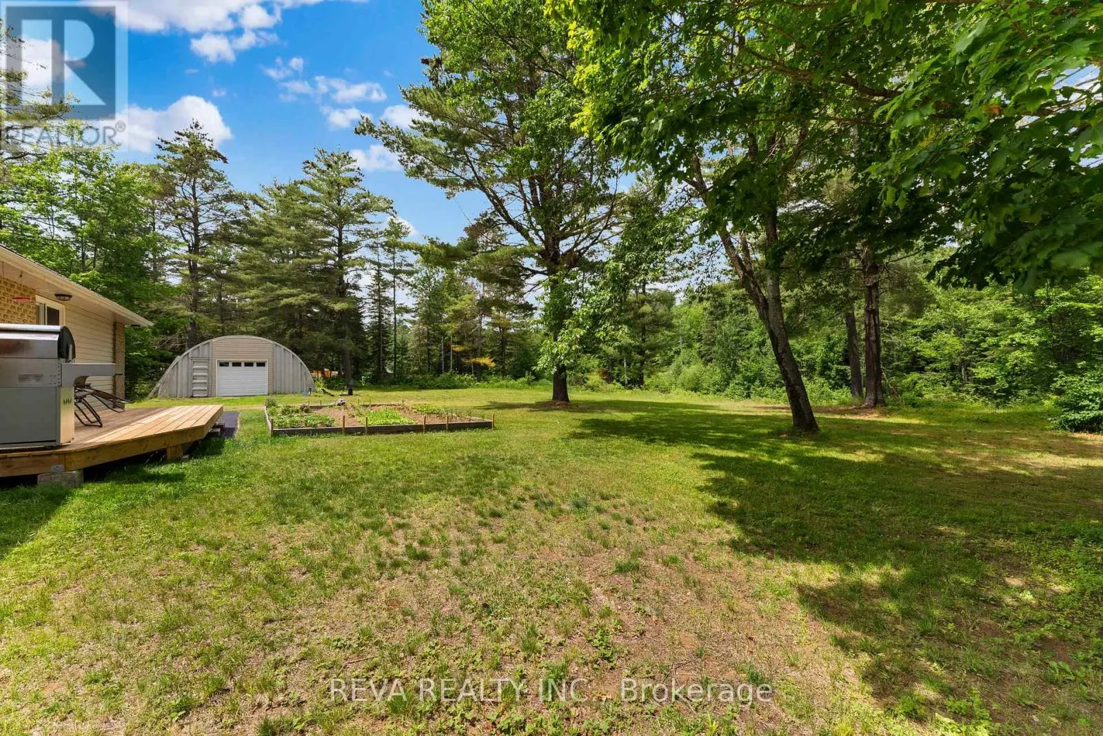 32 PAPINEAU LAKE ROAD