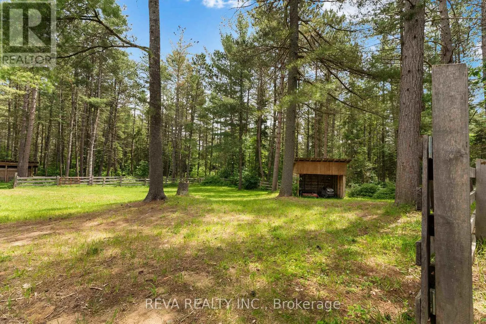 32 PAPINEAU LAKE ROAD