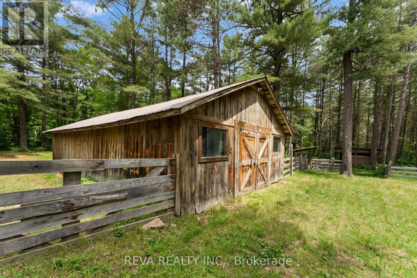32 PAPINEAU LAKE ROAD