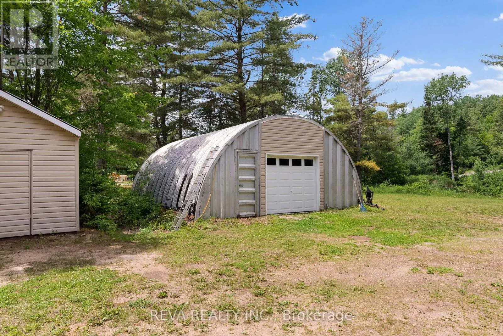 32 PAPINEAU LAKE ROAD