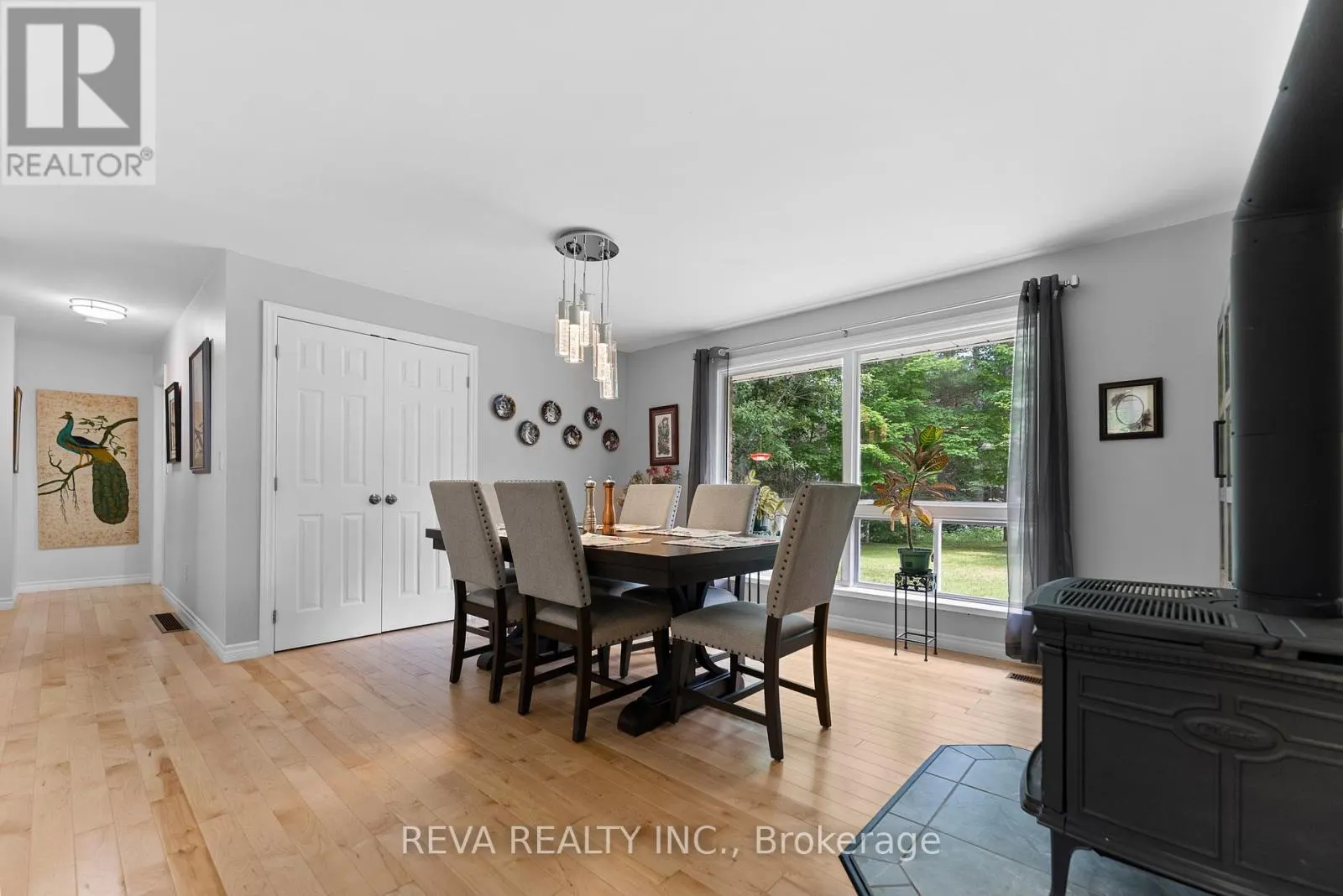 32 PAPINEAU LAKE ROAD