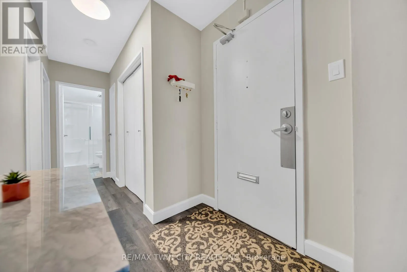 701 - 24 MIDLAND DRIVE