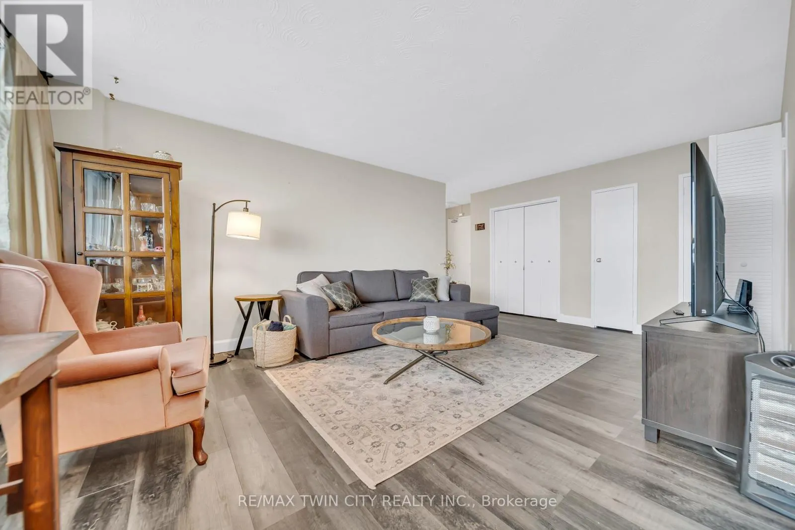 701 - 24 MIDLAND DRIVE