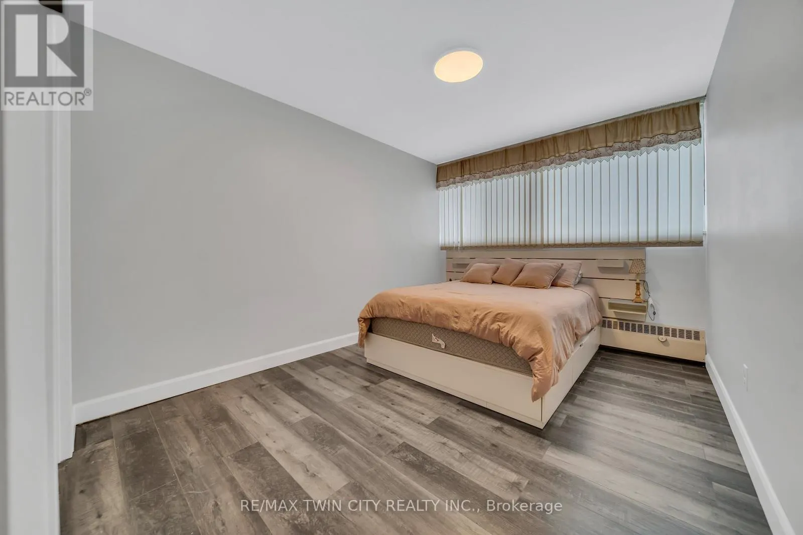 701 - 24 MIDLAND DRIVE