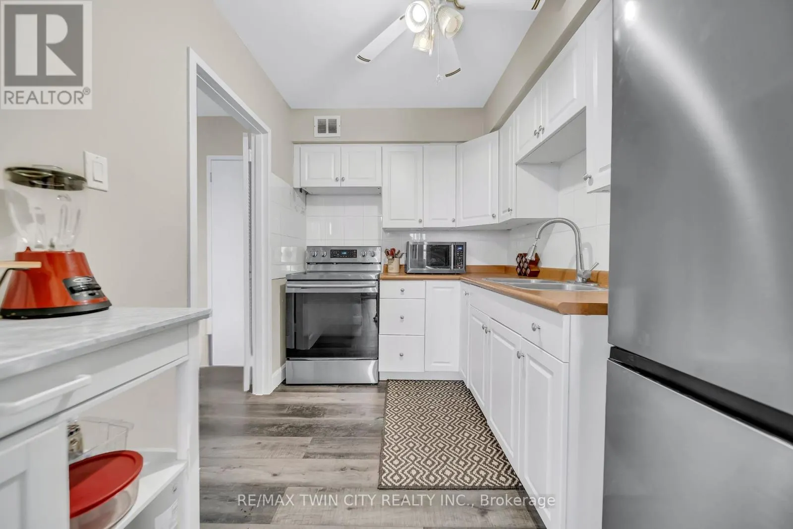 701 - 24 MIDLAND DRIVE