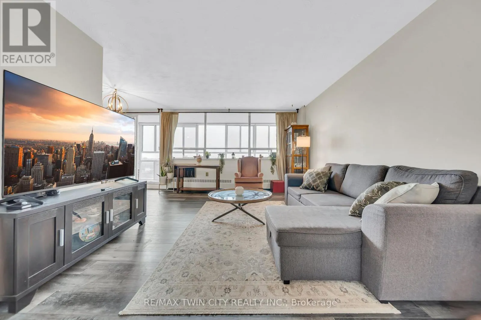 701 - 24 MIDLAND DRIVE
