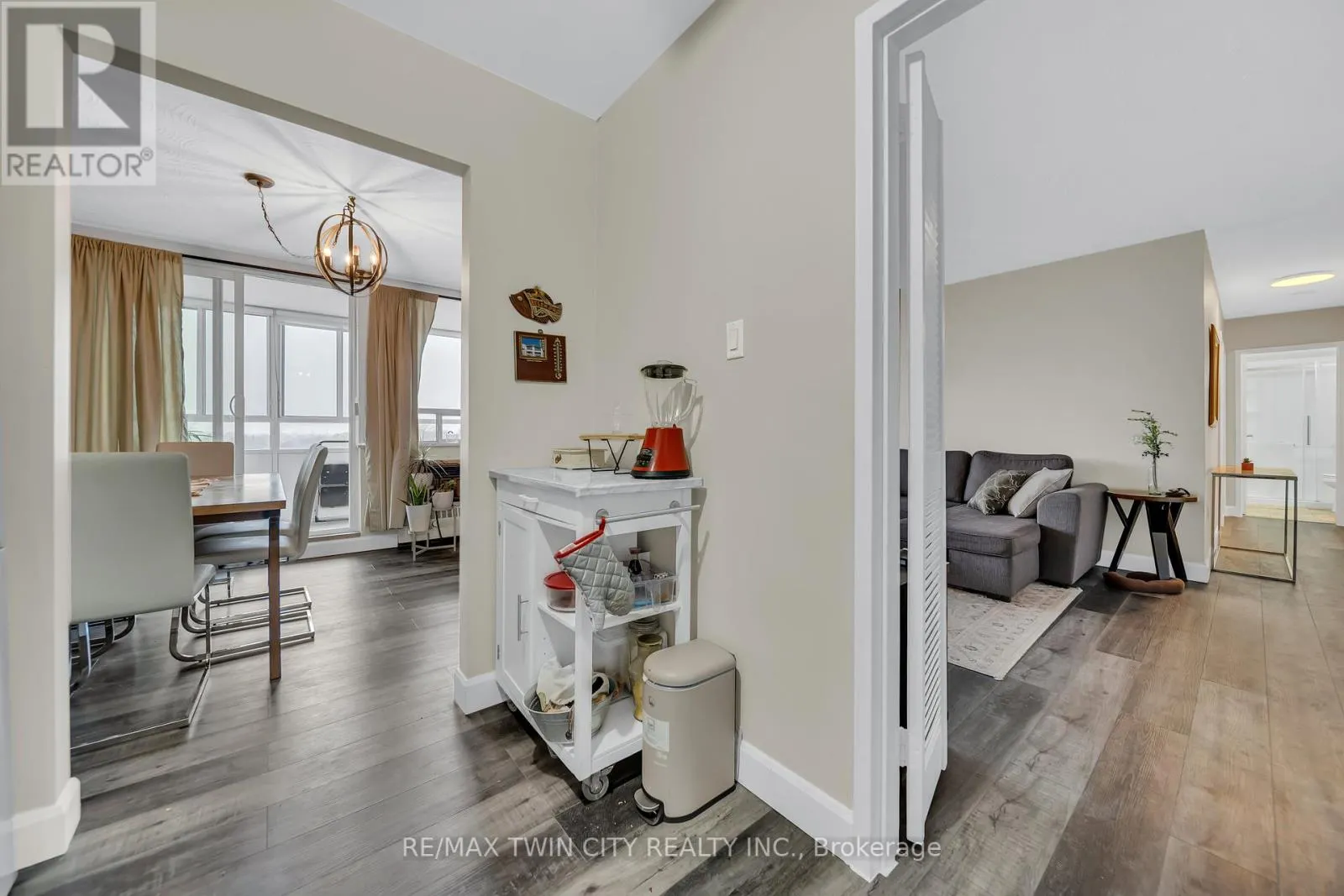 701 - 24 MIDLAND DRIVE