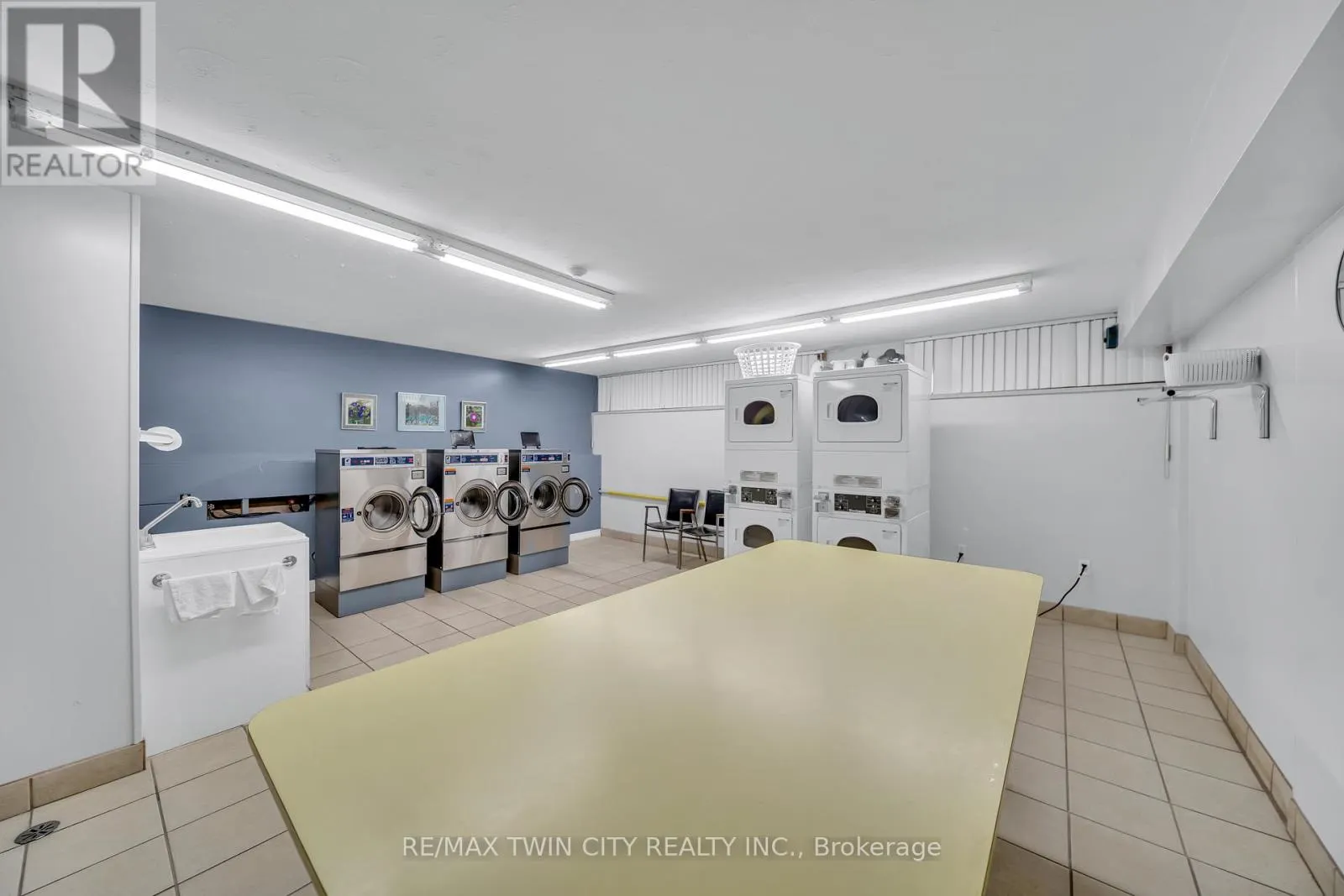 701 - 24 MIDLAND DRIVE