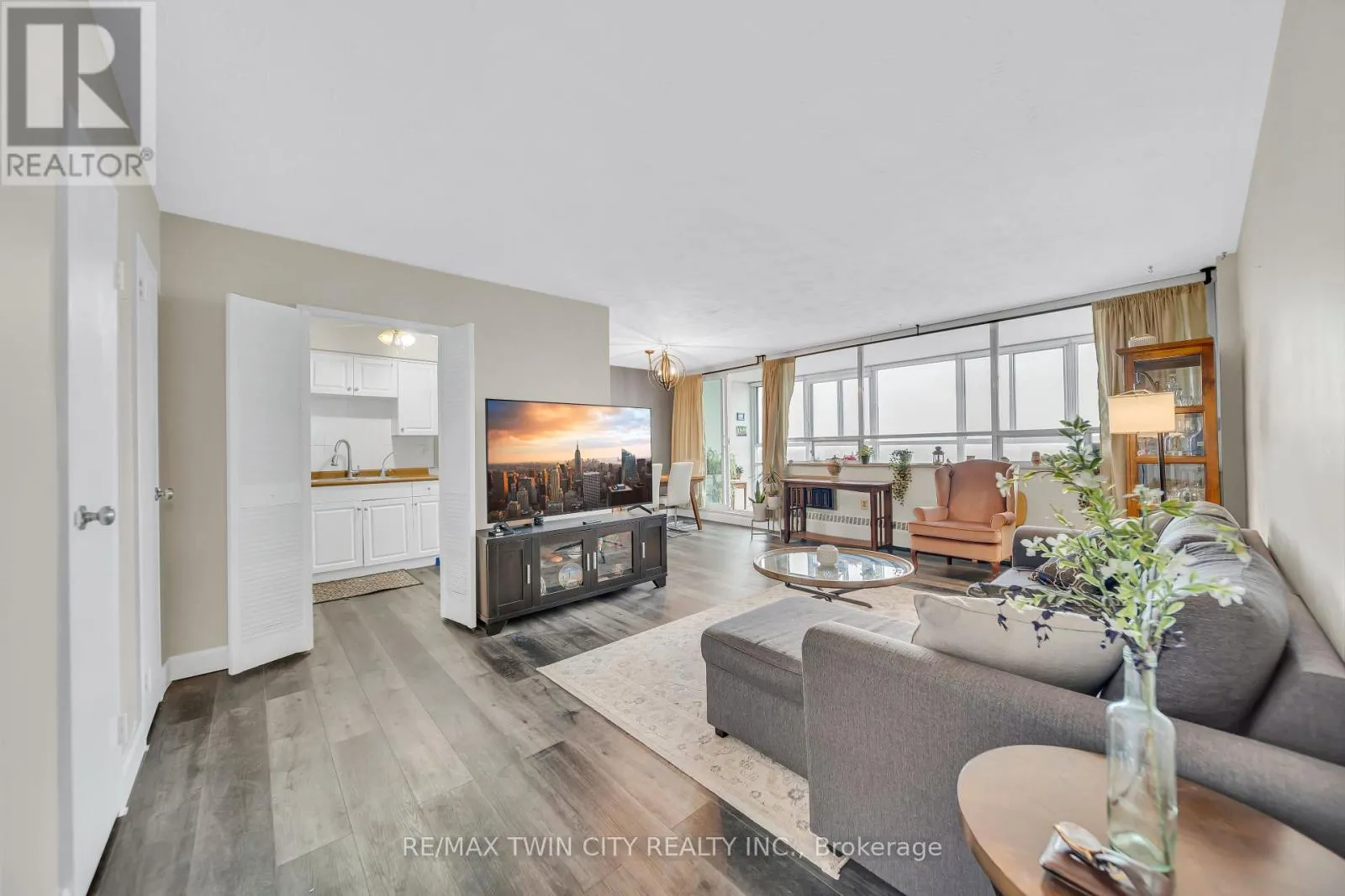 701 - 24 MIDLAND DRIVE