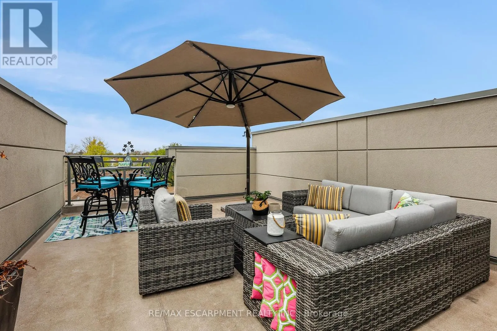 4 - 39 ROBINSON STREET N