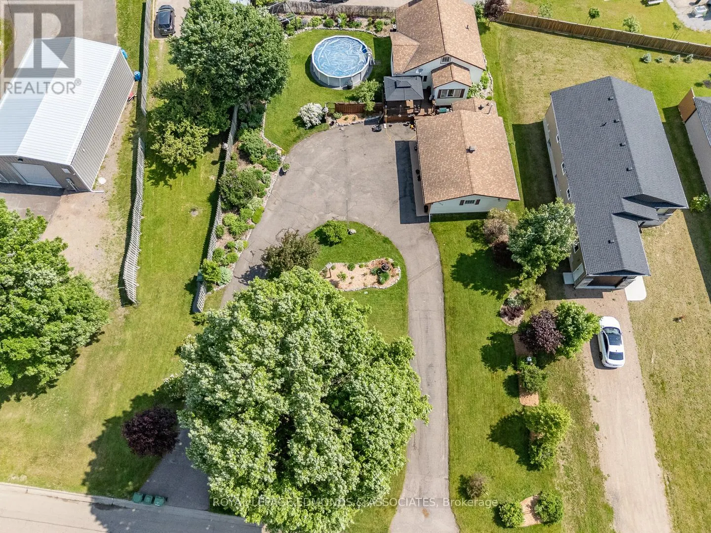 1315 BLAKELY CRESCENT W