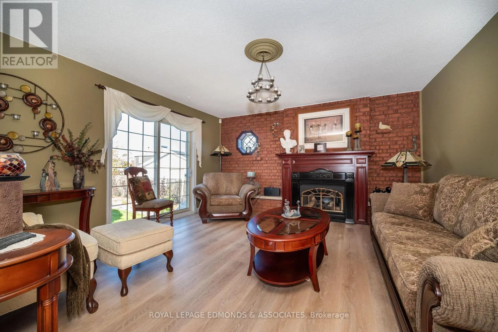 1315 BLAKELY CRESCENT W