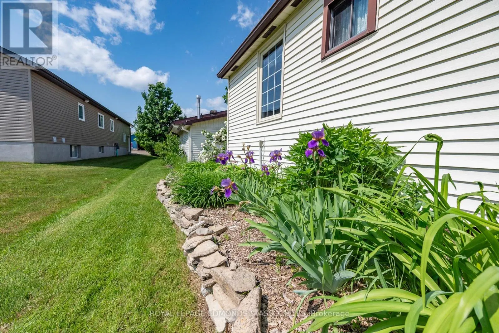 1315 BLAKELY CRESCENT W