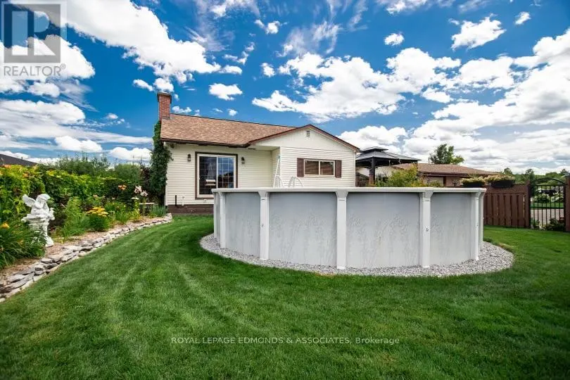 1315 BLAKELY CRESCENT W