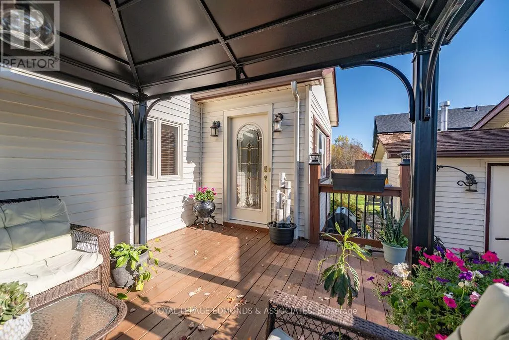 1315 BLAKELY CRESCENT W