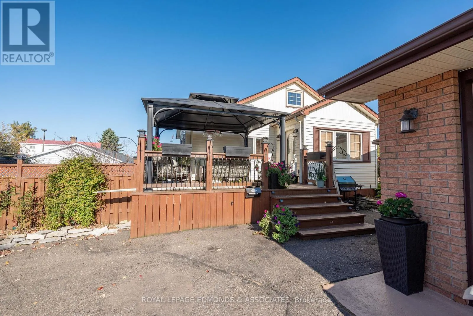 1315 BLAKELY CRESCENT W
