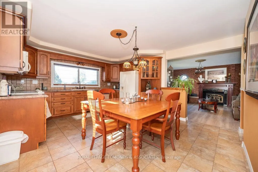 1315 BLAKELY CRESCENT W
